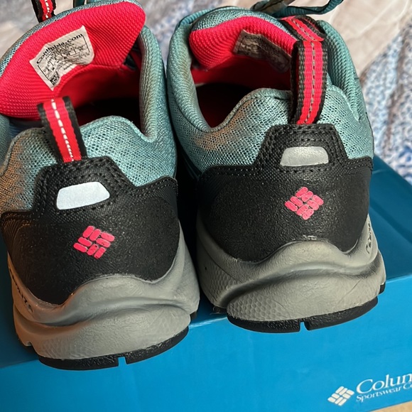 Columbia Womens Vigorous Omni Tech Sneakers - Picture 4 of 5